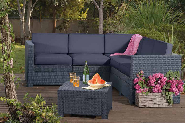 Conjunto de Jardín esquinero en mimbre, resistente a la intemperie.